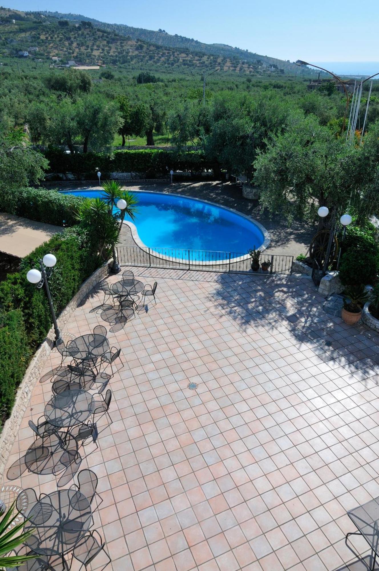 Hotel Apeneste Mattinata Exterior photo