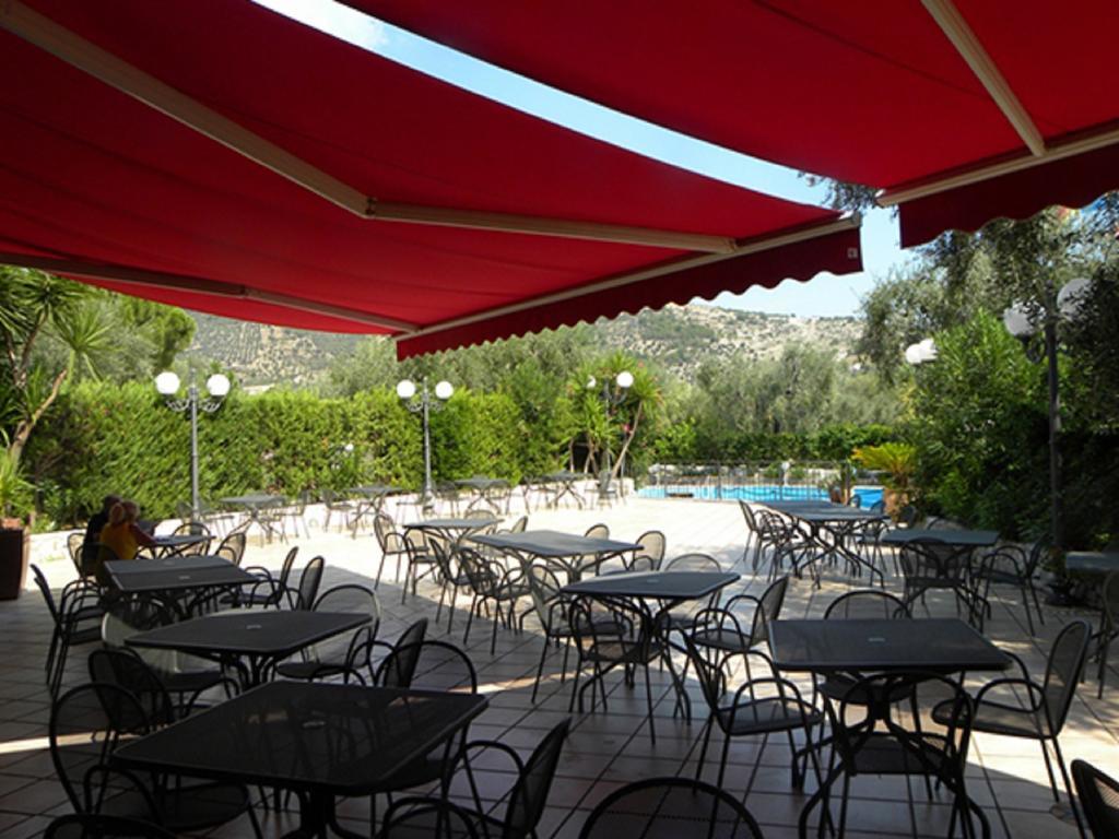 Hotel Apeneste Mattinata Exterior photo