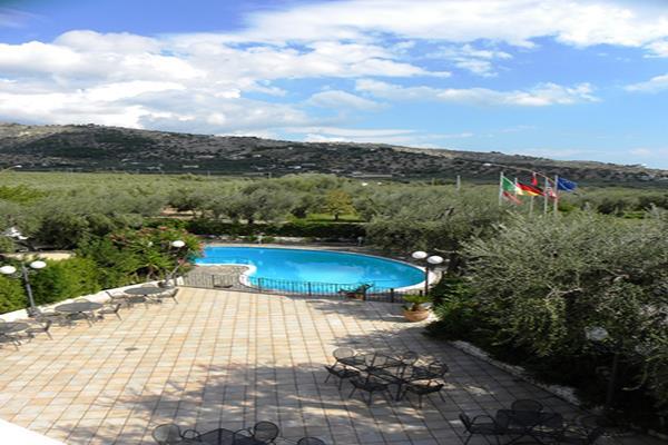 Hotel Apeneste Mattinata Exterior photo