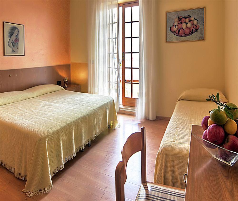 Hotel Apeneste Mattinata Exterior photo