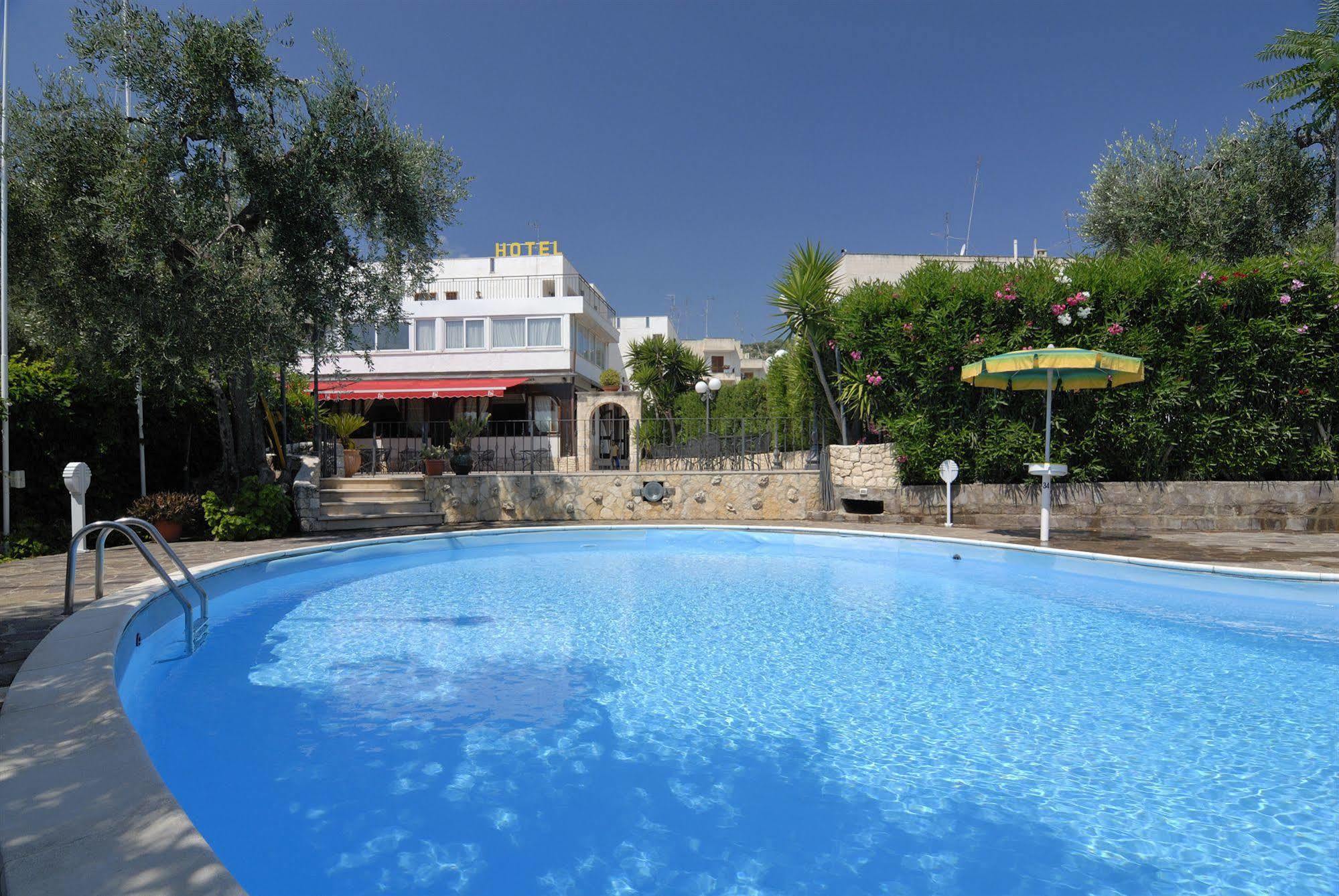 Hotel Apeneste Mattinata Exterior photo