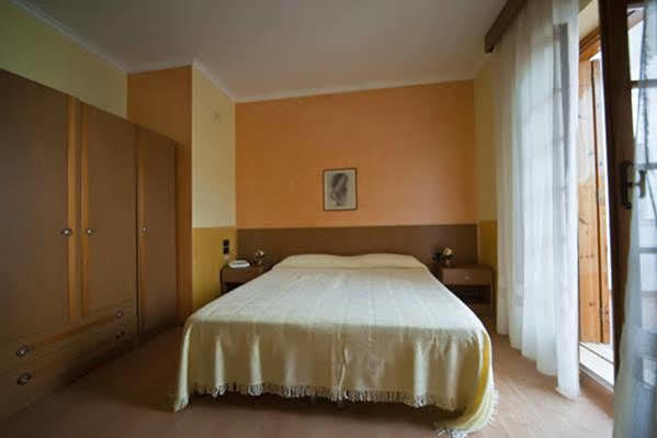 Hotel Apeneste Mattinata Exterior photo