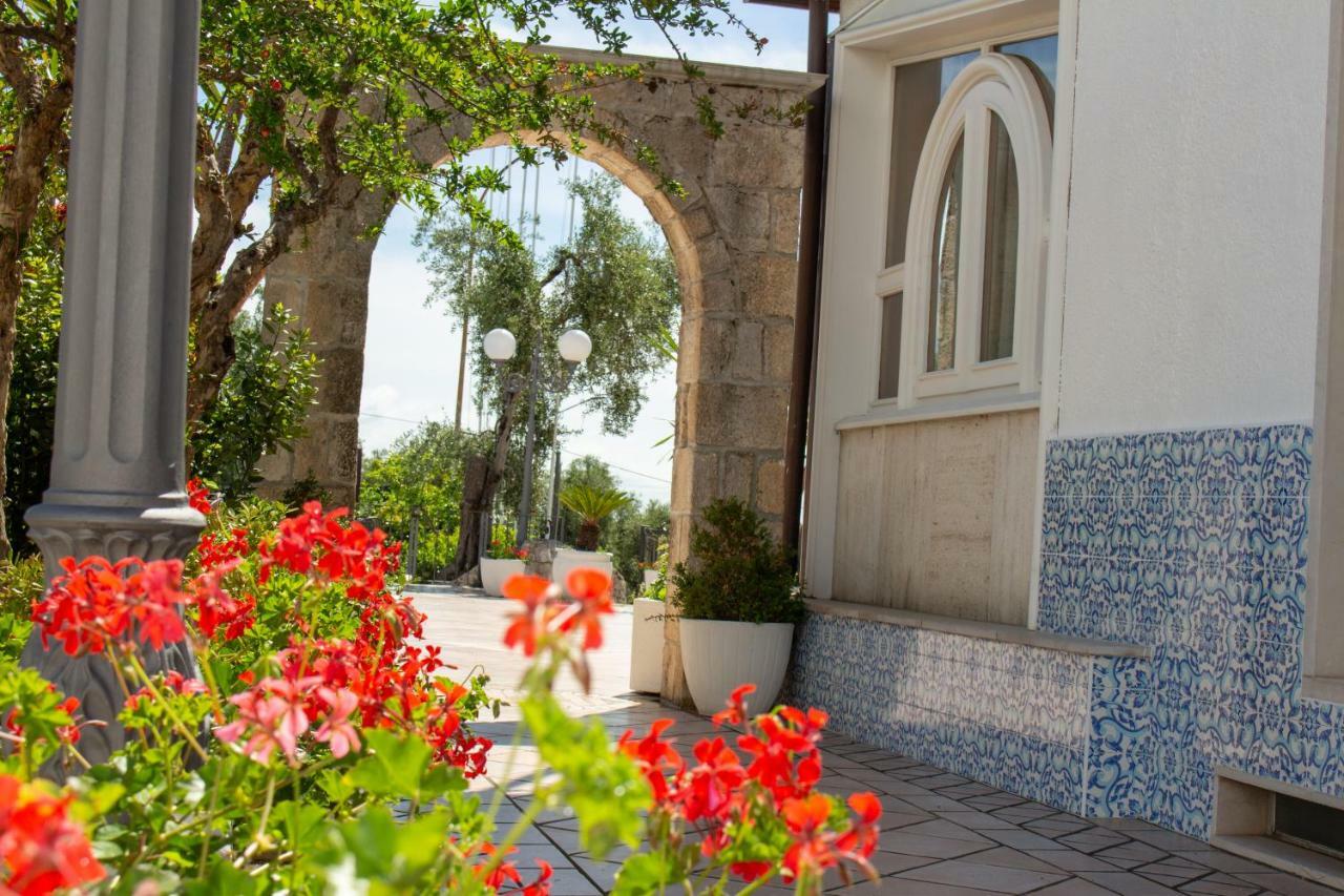 Hotel Apeneste Mattinata Exterior photo