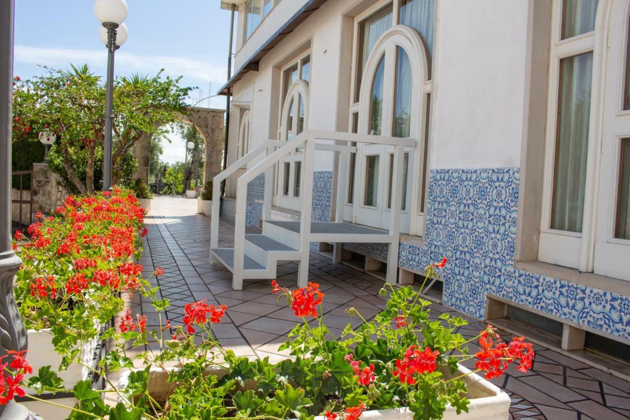 Hotel Apeneste Mattinata Exterior photo