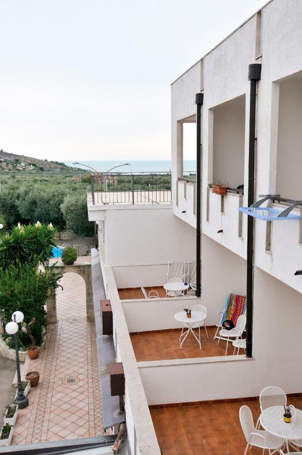 Hotel Apeneste Mattinata Exterior photo